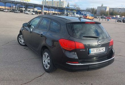 Продам Opel Astra J 2014 года в Харькове