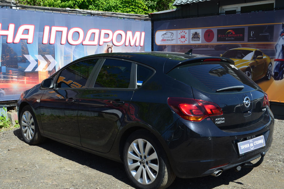 Продам Opel Astra J 2010 года в Киеве