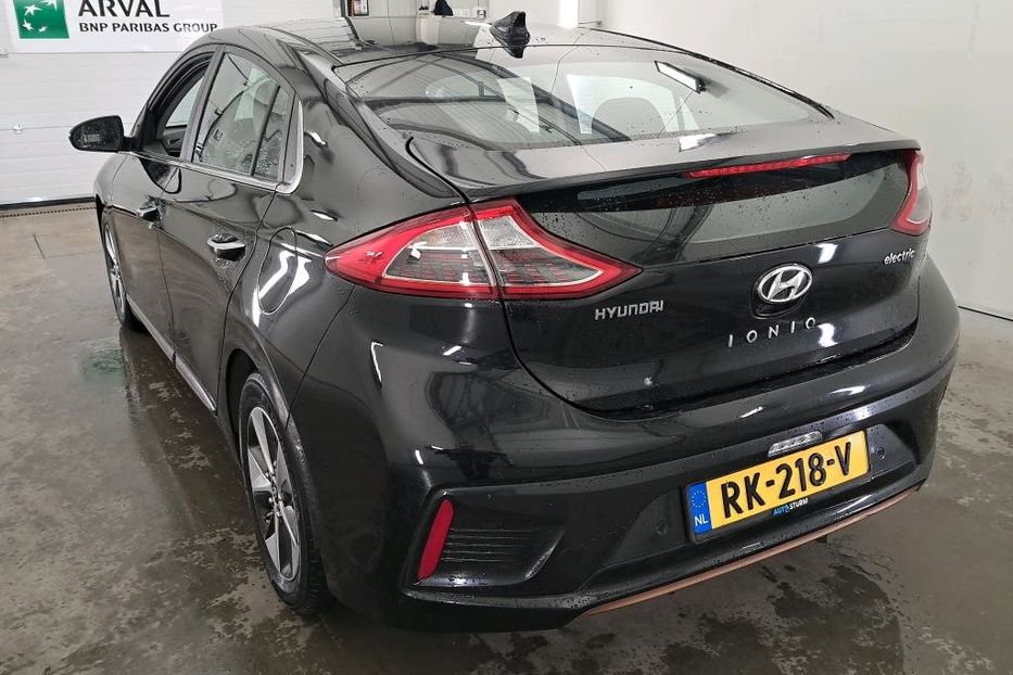 Продам Hyundai Ioniq RK218V 2018 года в Львове