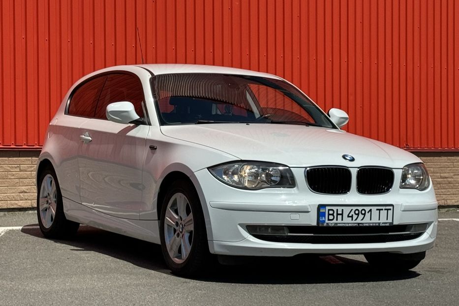 Продам BMW 118 2.0 benzin  2010 года в Одессе
