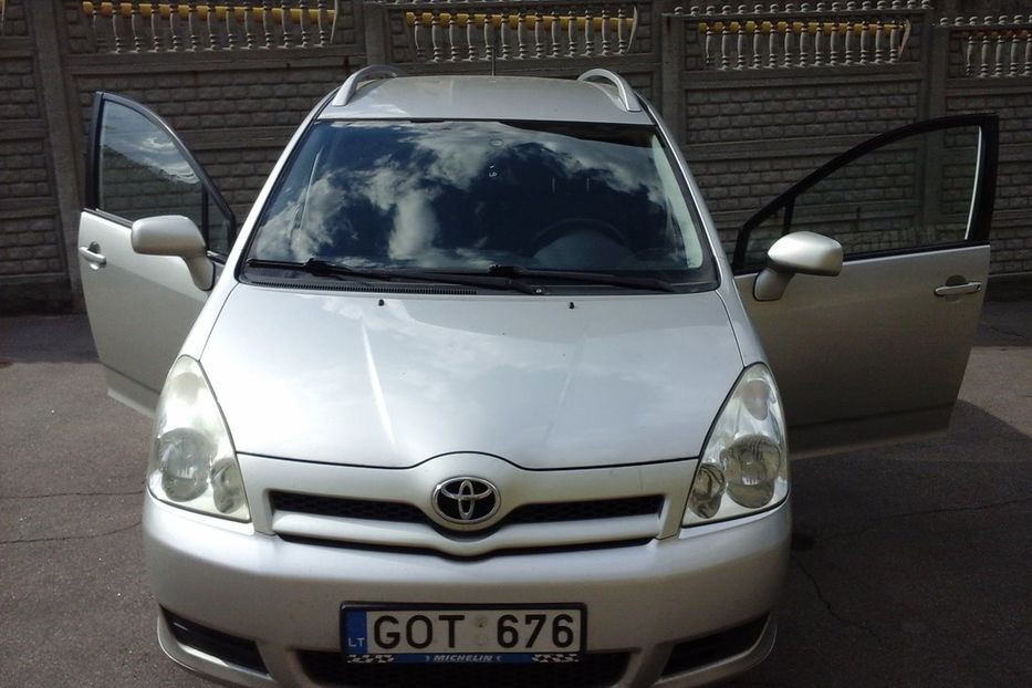 Продам Toyota Corolla Verso 2004 года в г. Макеевка, Донецкая область