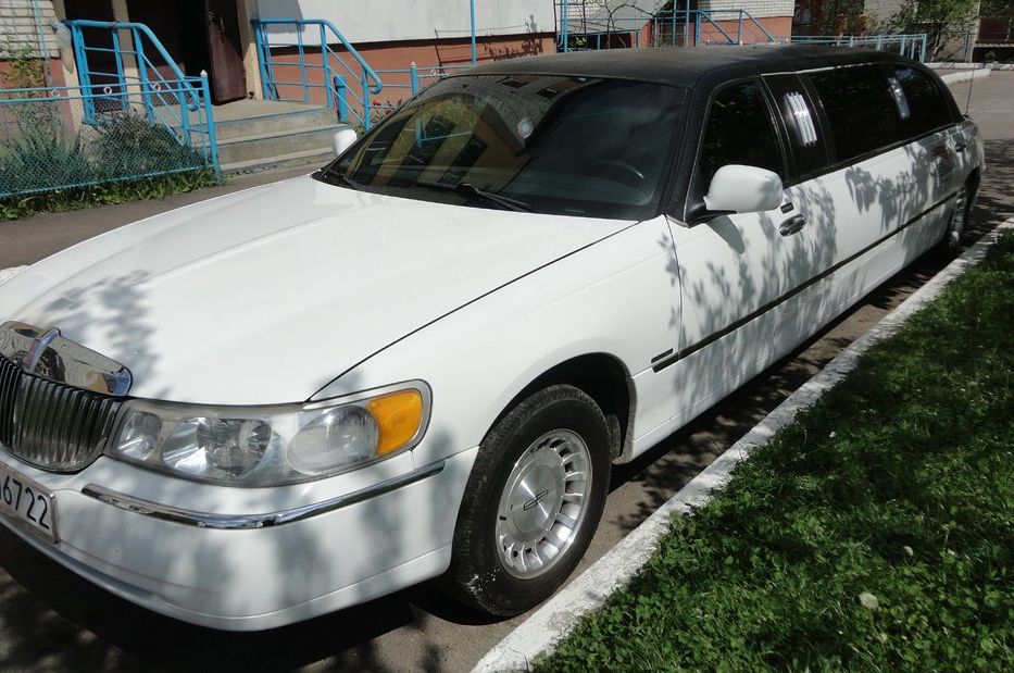Продам Lincoln Town Car 2000 года в г. Трускавец, Львовская область