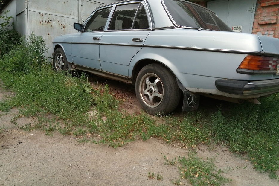 Продам Mercedes-Benz E-Class 123 1982 года в Харькове