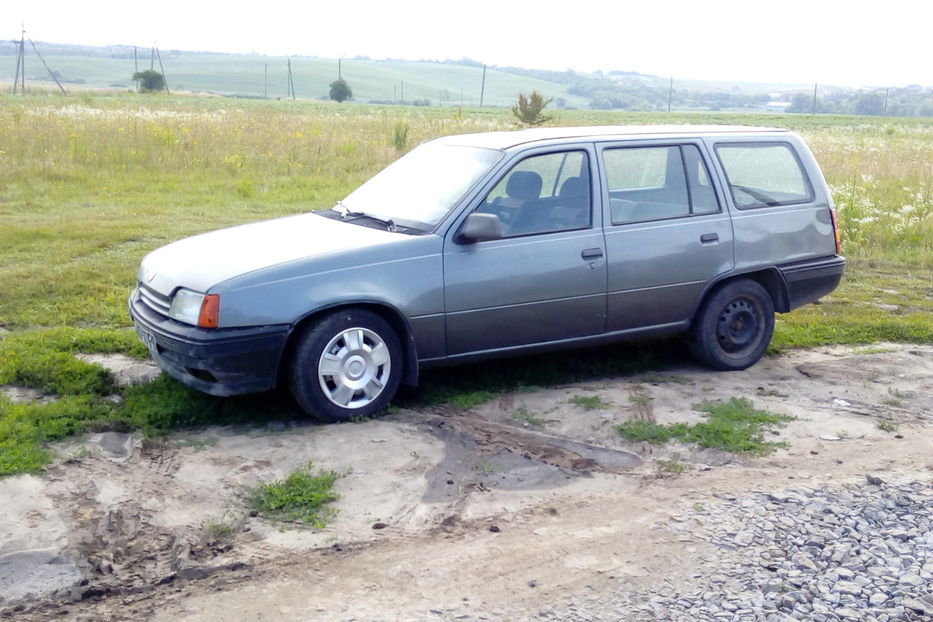 Продам Opel Kadett 1.6 1988 года в Ровно