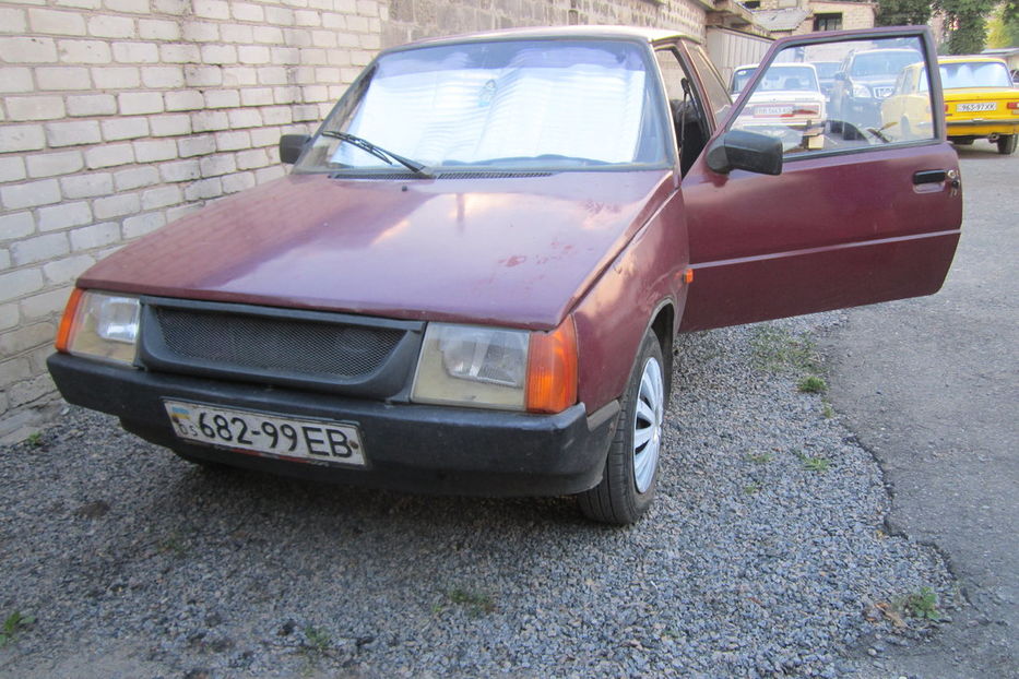 Продам ЗАЗ 1102 Таврия 2004 года в г. Первомайский, Харьковская область