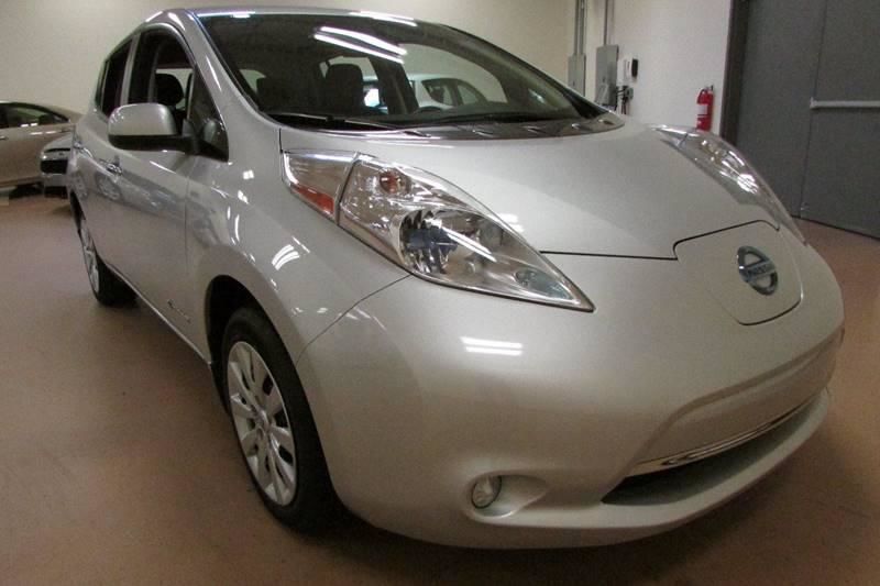 Продам Nissan Leaf в Днепре 2015 года выпуска за 14 600$ Продам Nissan Leaf 2015 года в Днепре