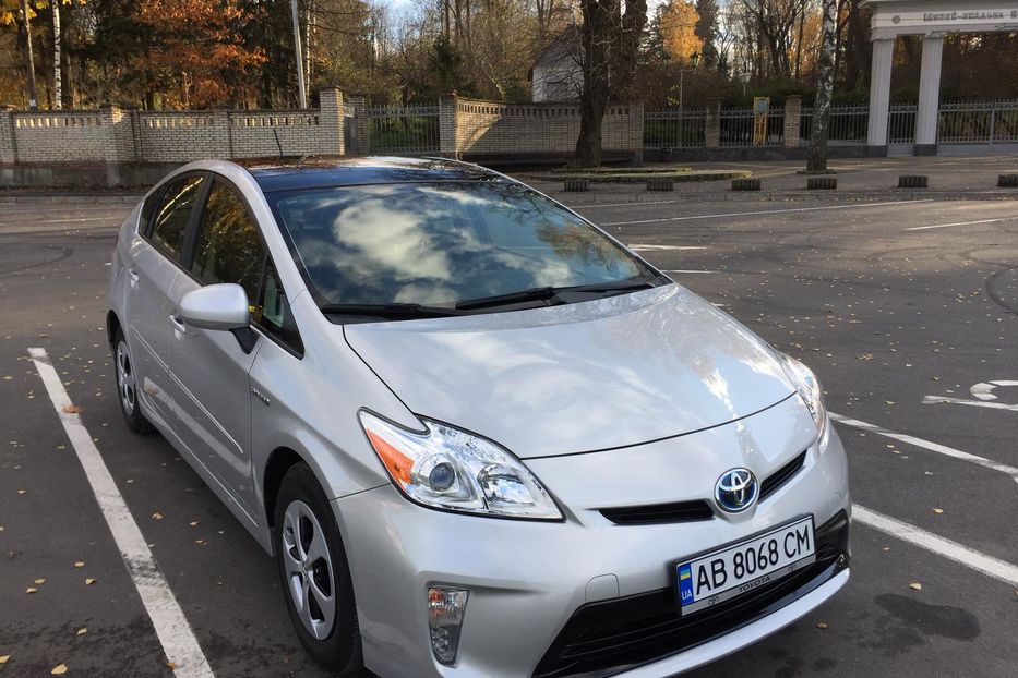 Продам Toyota Prius 2014 года в Виннице