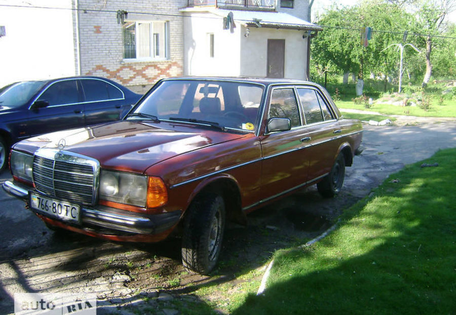 Продам Mercedes-Benz E-Class W123 1983 года в Львове