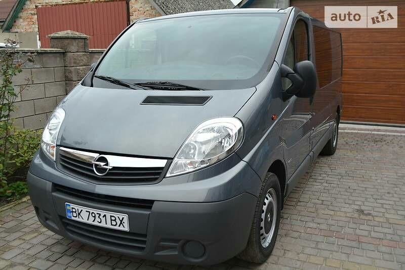 Продам Opel Vivaro пасс. Long 2013 года в г. Дубно, Ровенская область