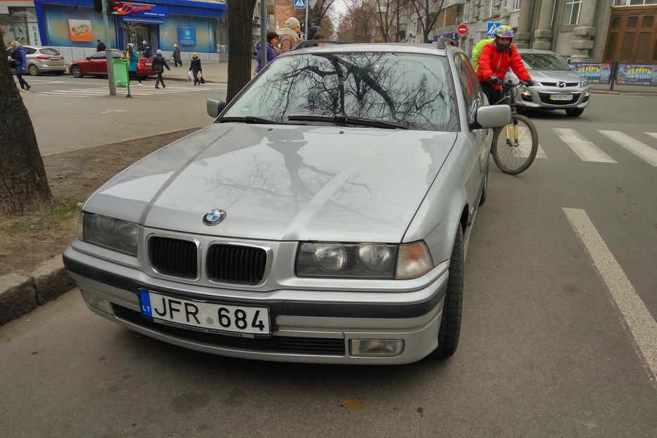 Продам BMW 318 1999 года в Харькове
