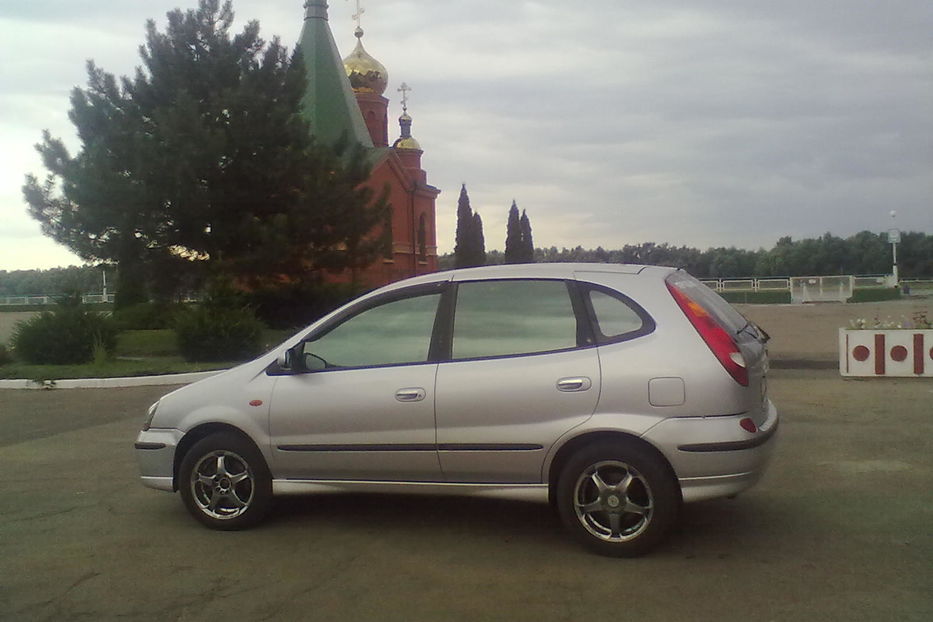 Продам Nissan Almera Tino 2001 года в г. Измаил, Одесская область