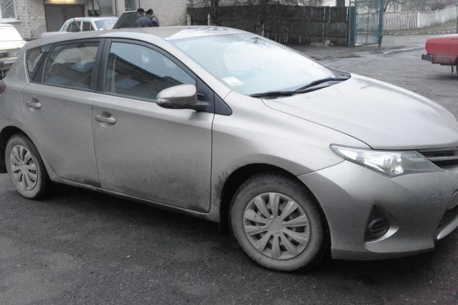 Продам Toyota Auris Toyota Auris 1.6 2013 2013 года в Хмельницком