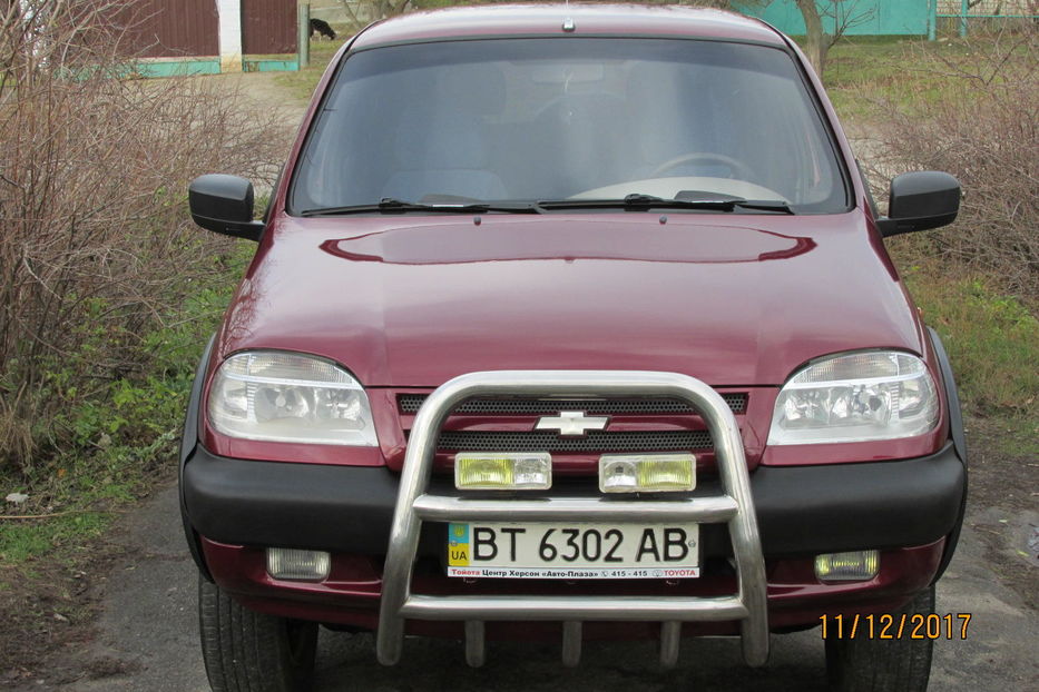 Chevrolet Niva 2005 вишнёвая