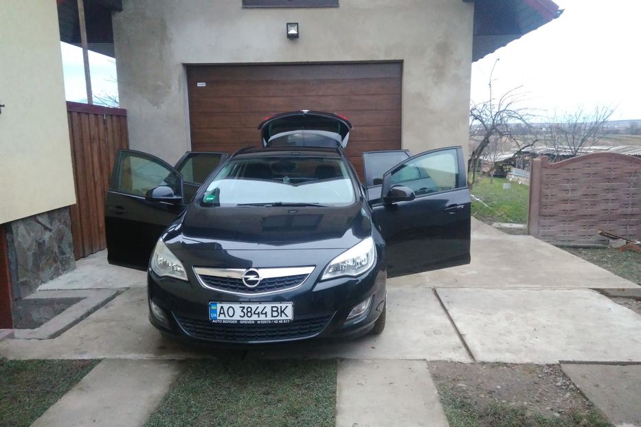 Продам Opel Astra J SPORTS TOURER 2011 года в Ивано-Франковске