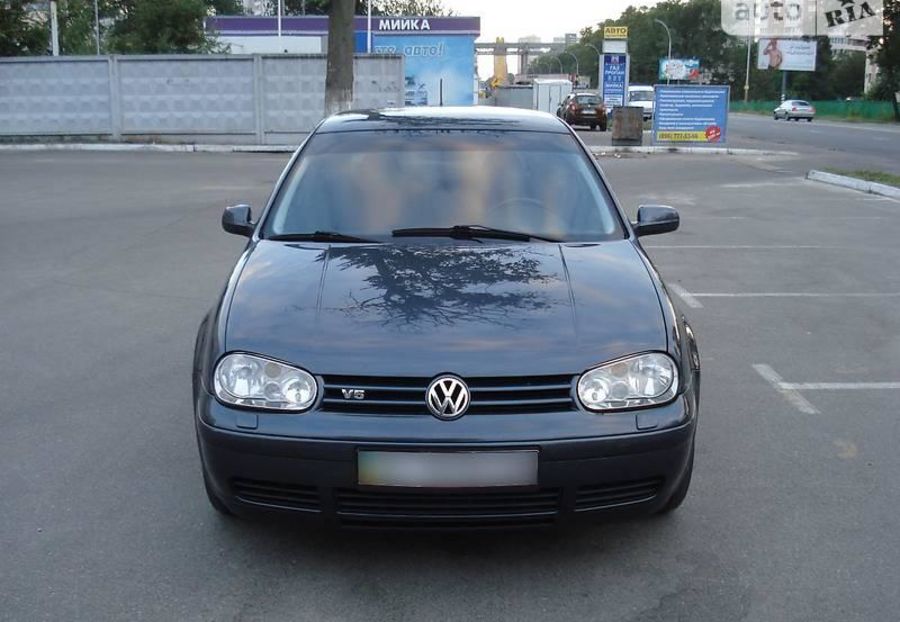 Продам Volkswagen Golf IV v5 2.3 2000 года в Киеве