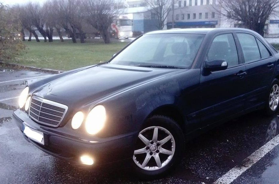 Продам Mercedes-Benz 210 E-class 2001 года в Киеве