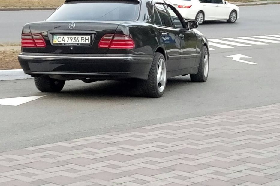 Продам Mercedes-Benz E-Class 1995 года в Киеве
