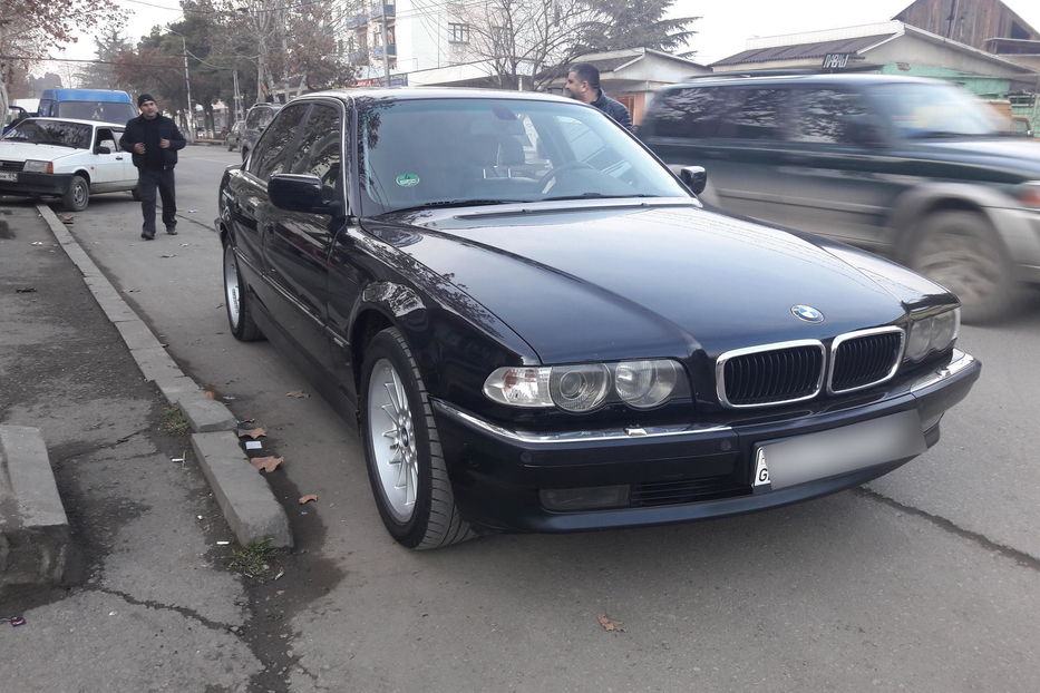 Продам BMW 740 I 2000 года в Одессе