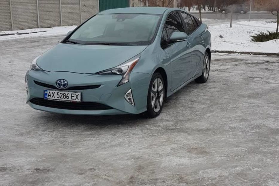 Продам Toyota Prius 2016 года в Харькове