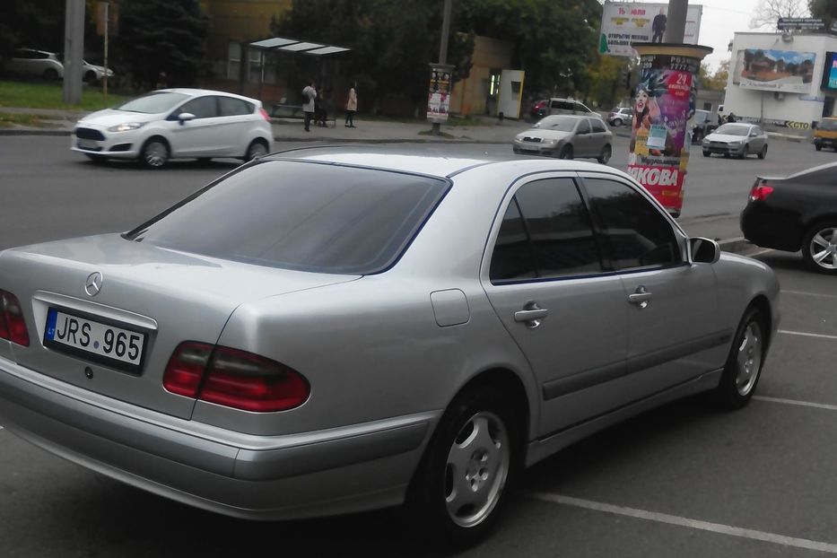 Продам Mercedes-Benz 210 Классик 2000 года в Одессе