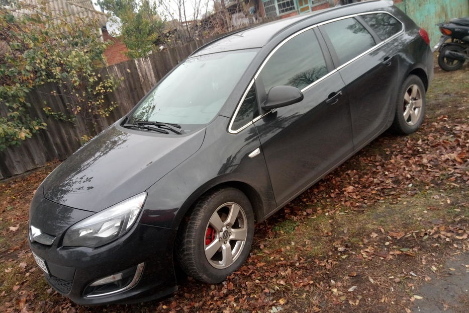 Продам Opel Astra J Sports Tourer 2013 года в Полтаве