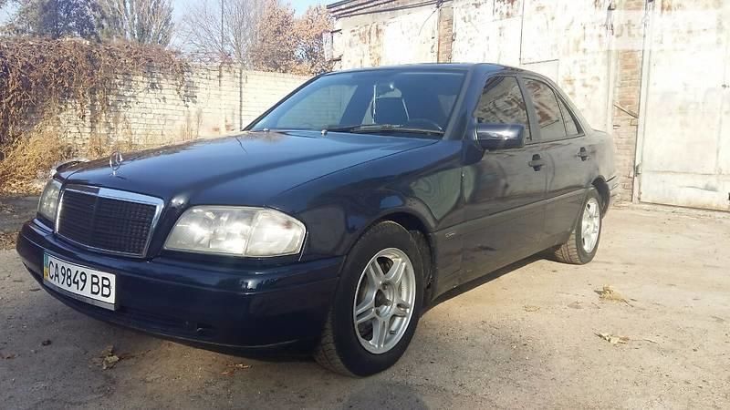 Продам Mercedes-Benz C-Class 180 1995 года в Черкассах