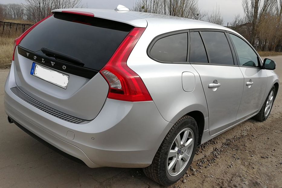 Продам Volvo V60 2014 года в Харькове