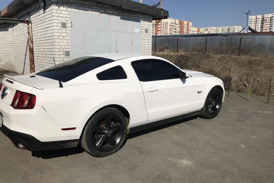 Продам Ford Mustang GT 2012 года в Киеве