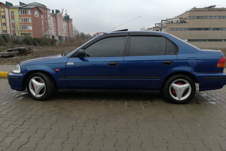 Продам Honda Civic 1998 года в Черновцах