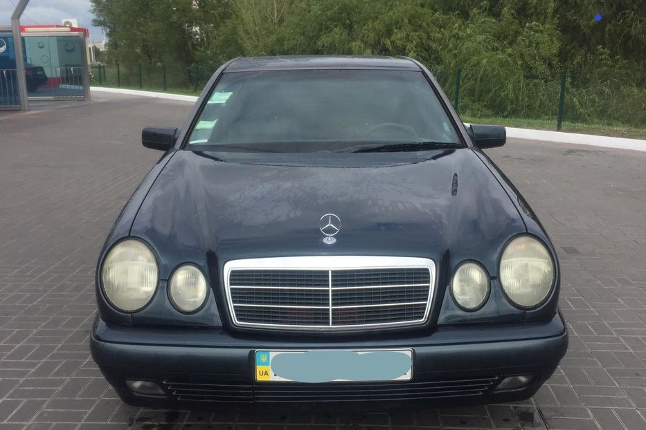 Продам Mercedes-Benz 210 Classic 1998 года в Киеве