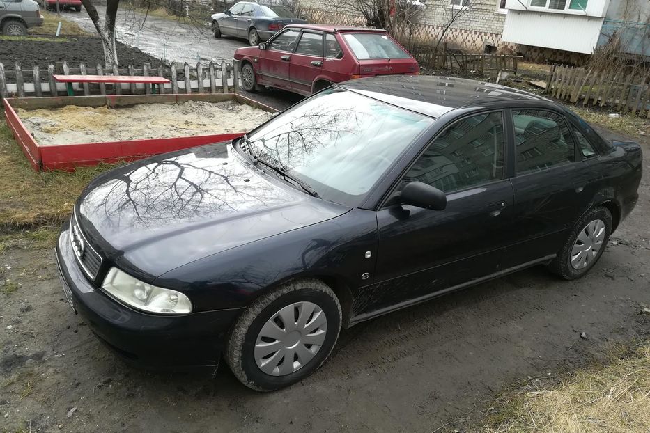Продам Audi A4 1995 года в г. Золочев, Львовская область
