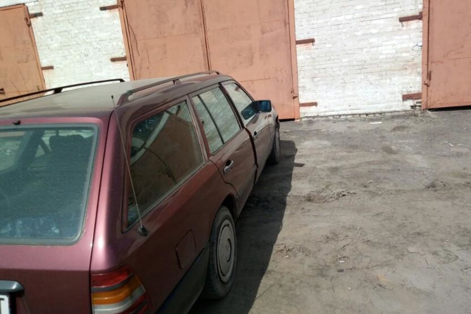 Продам Mercedes-Benz E-Class 1987 года в Ровно