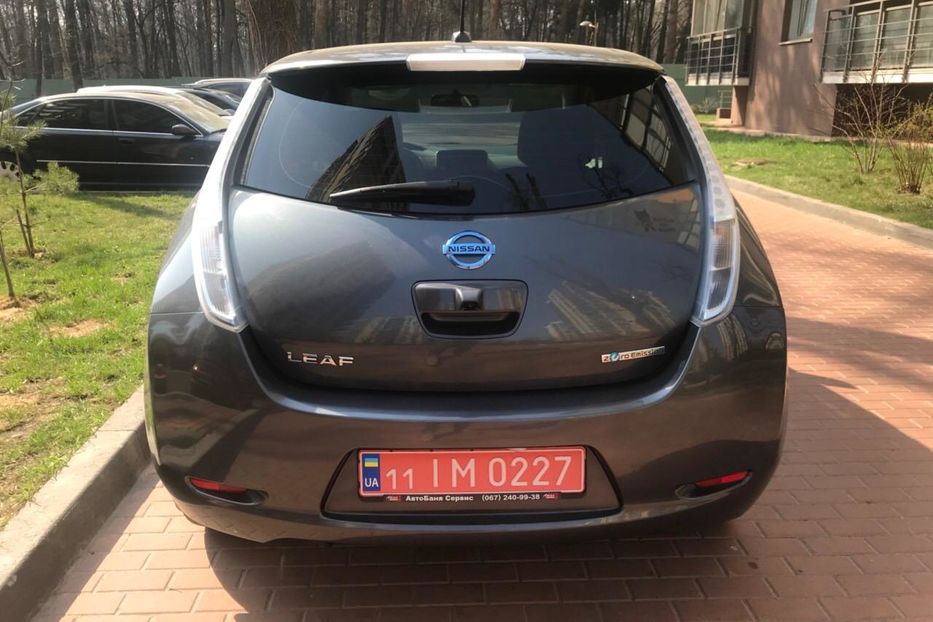 Продам Nissan Leaf SV 2013 года в Киеве