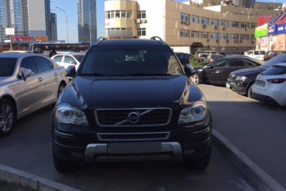 Продам Volvo XC90 2013 года в Киеве