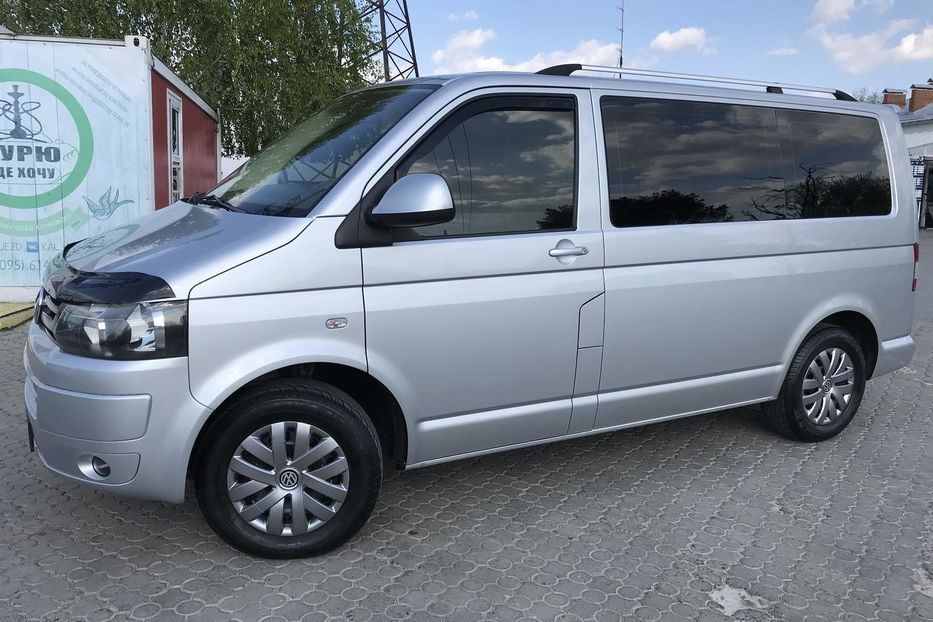 Продам Volkswagen T5 (Transporter) пасс. 2010 года в Черновцах