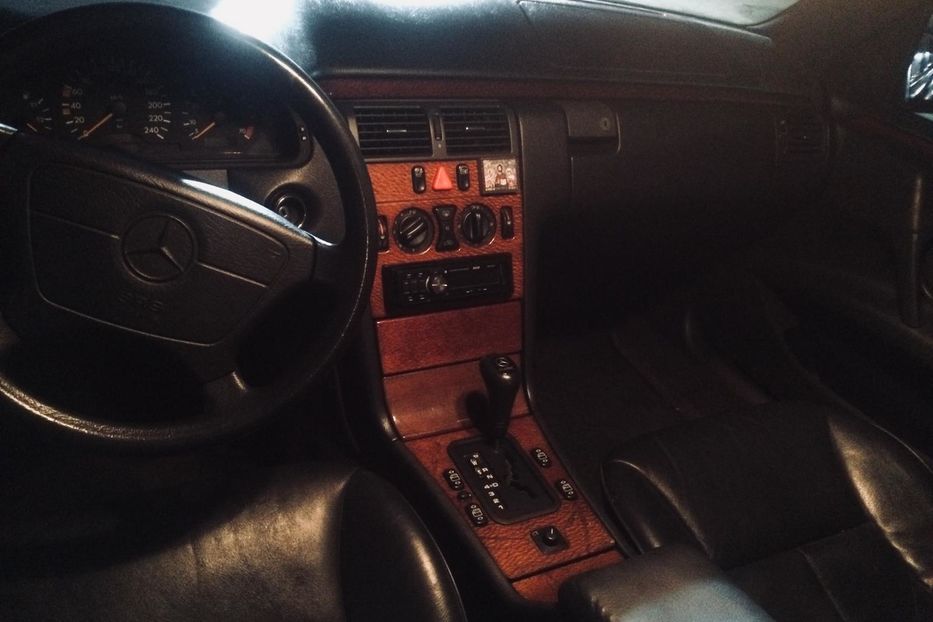 Продам Mercedes-Benz E-Class 	E-класс W210 E 230 Lim 1996 года в Киеве