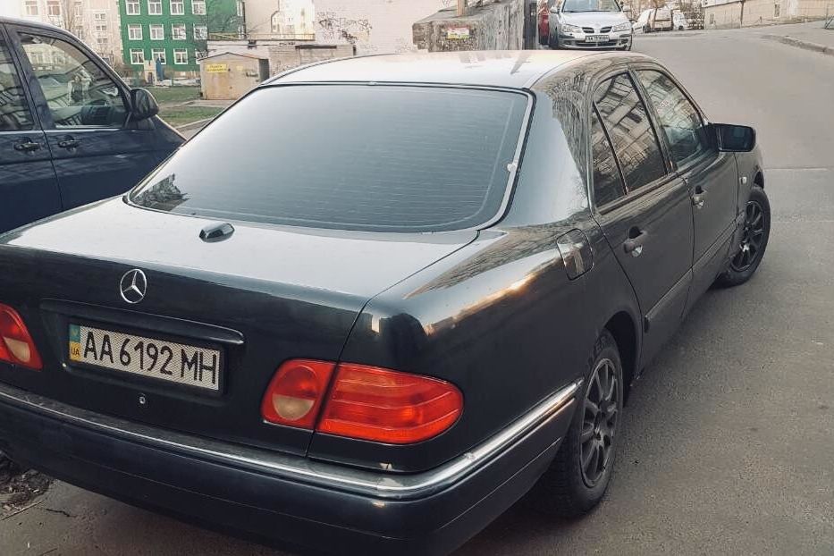 Продам Mercedes-Benz E-Class 	E-класс W210 E 230 Lim 1996 года в Киеве