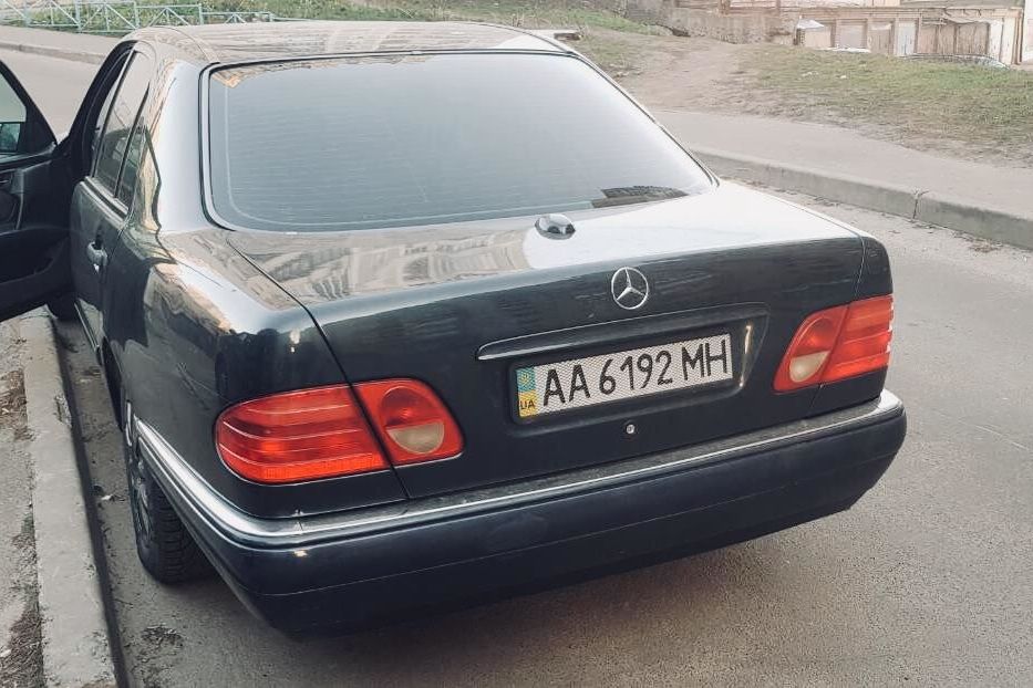 Продам Mercedes-Benz E-Class 	E-класс W210 E 230 Lim 1996 года в Киеве