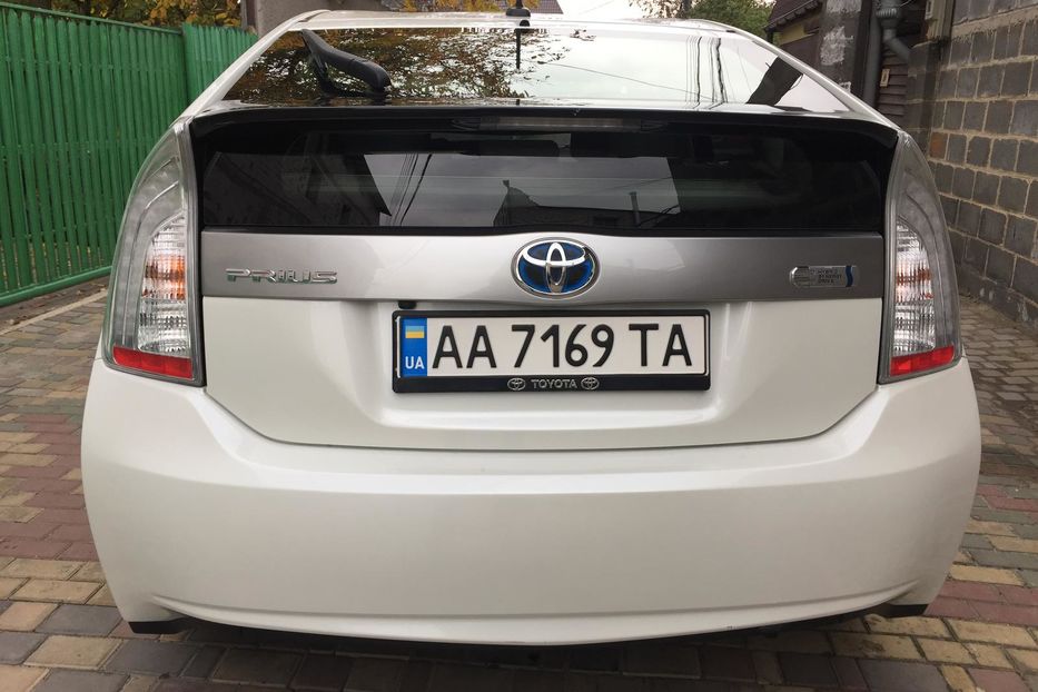 Продам Toyota Prius Plug in Hybrid  2014 года в Киеве