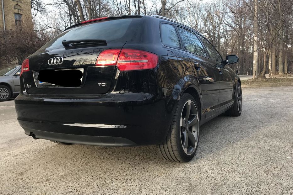 Продам Audi A3 S- TRONIC Sportback 2012 года в Киеве