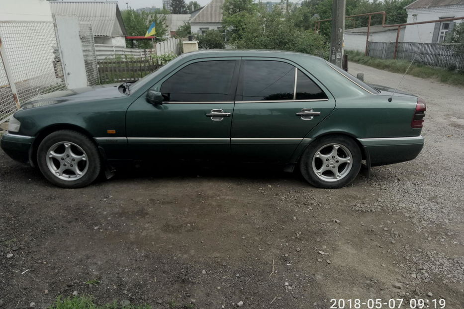 Продам Mercedes-Benz C-Class 1995 года в Днепре