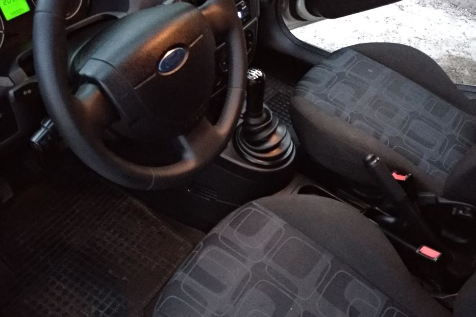 Продам Ford Fiesta 1.3 2006 года в Киеве