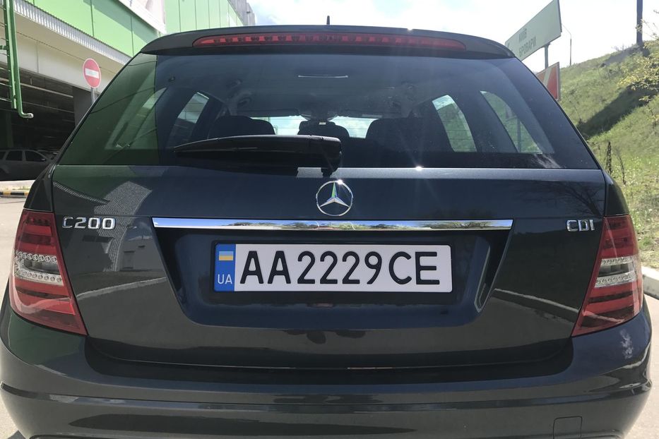Продам Mercedes-Benz C-Class 2013 года в Киеве