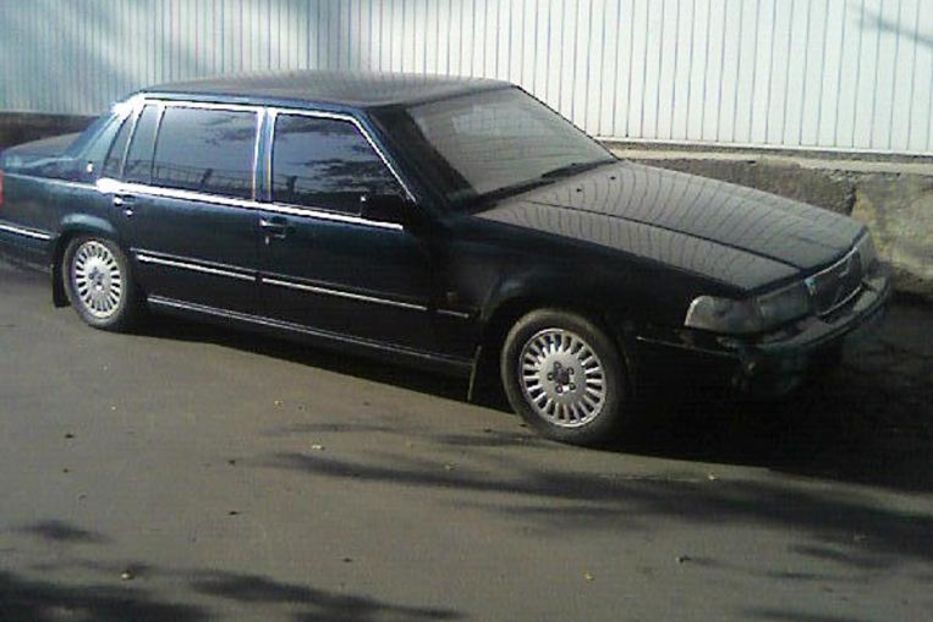 Продам Volvo S90 роял 1998 года в Донецке