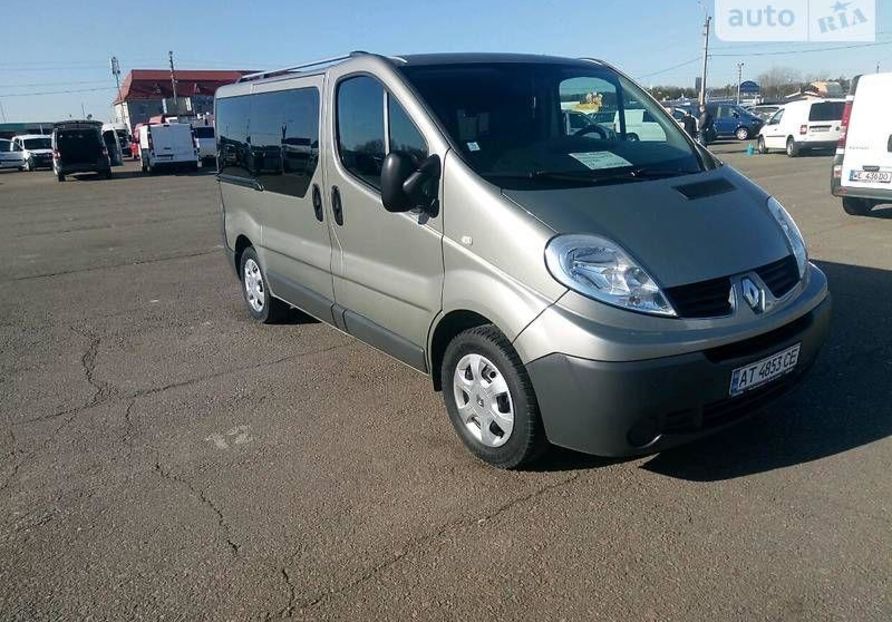 Продам Renault Trafic пасс. 2012 года в Киеве