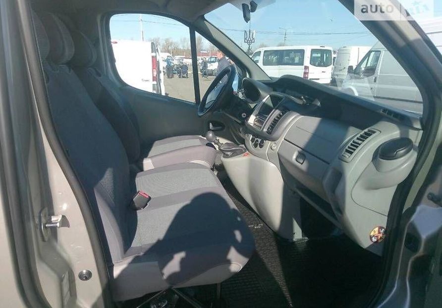 Продам Renault Trafic пасс. 2012 года в Киеве