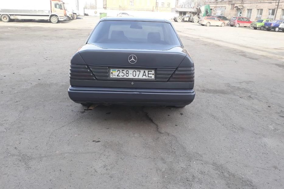 Продам Mercedes-Benz E-Class 124 1989 года в г. Кривбасс, Днепропетровская область