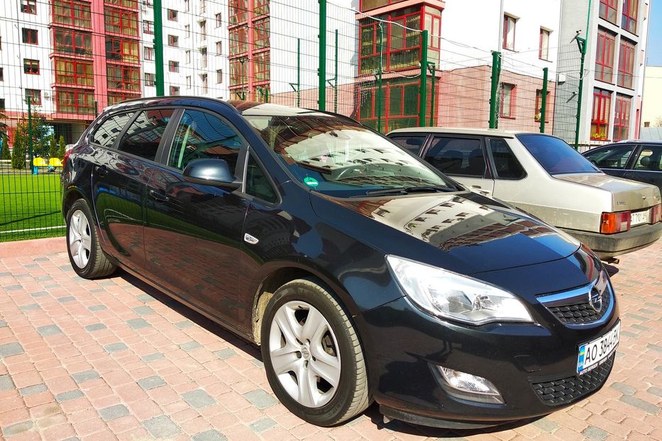 Продам Opel Astra J 2011 года в Ивано-Франковске