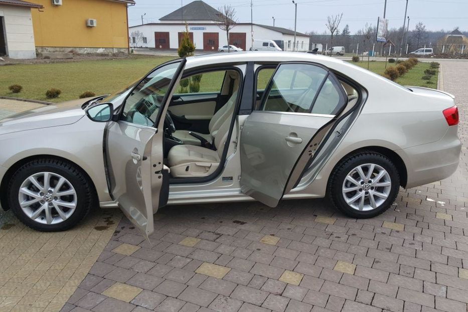 Продам Volkswagen Jetta 2013 года в Ужгороде