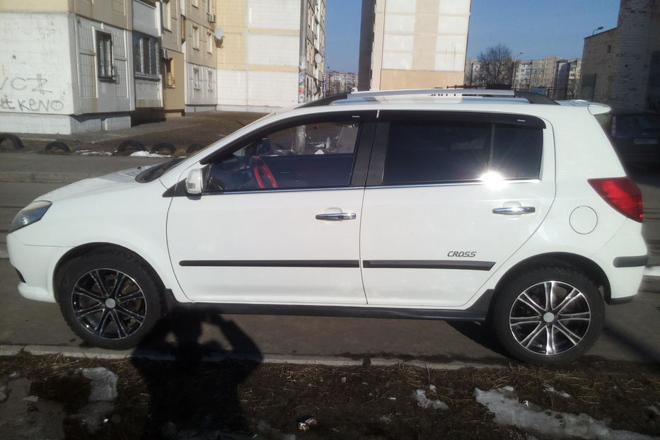 Продам Geely MK Cross 2013 года в Киеве